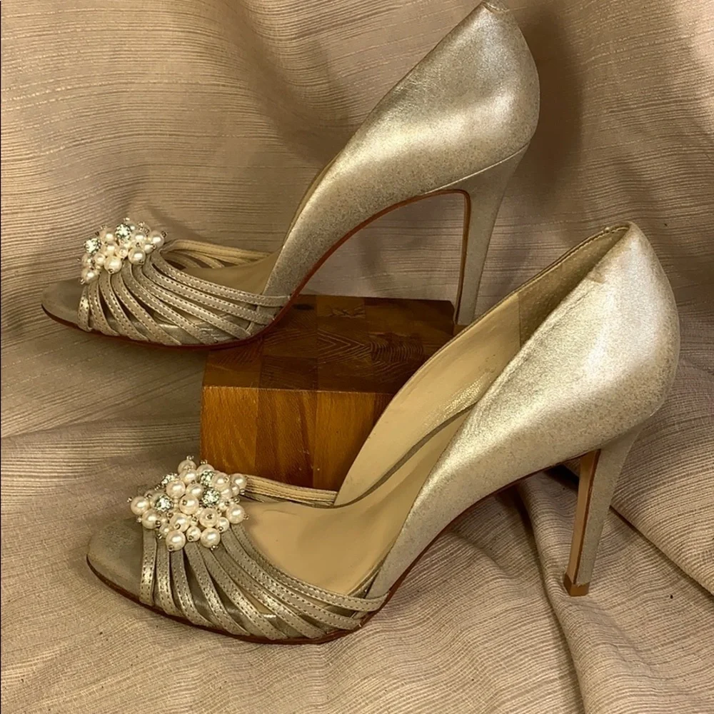 TALBOTS worn once 8.5B leather 3.5”heels 0.5”platf